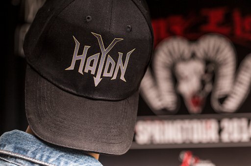 6 Reasons Why Musicians Should Sell Merch - SNAG